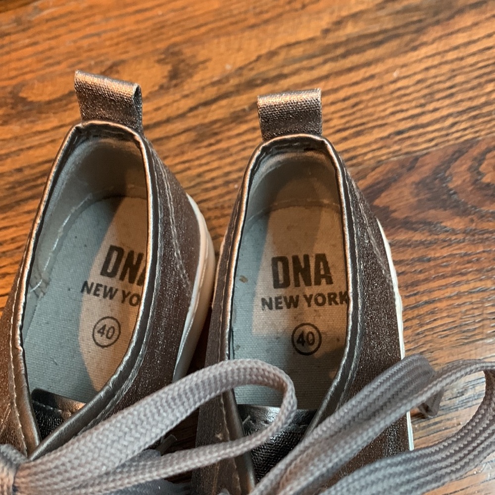 (Never worn outside) DNA New York sparkling silver sneakers - Picture 5 of 5